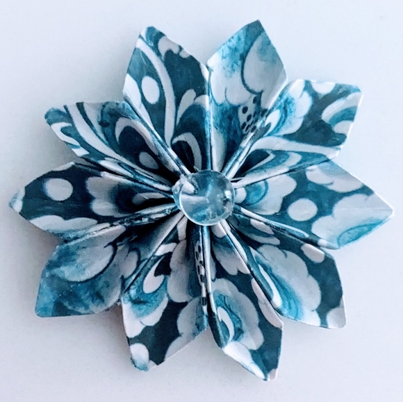 Pital Flower Lapel Pin - Picture 2 of 4